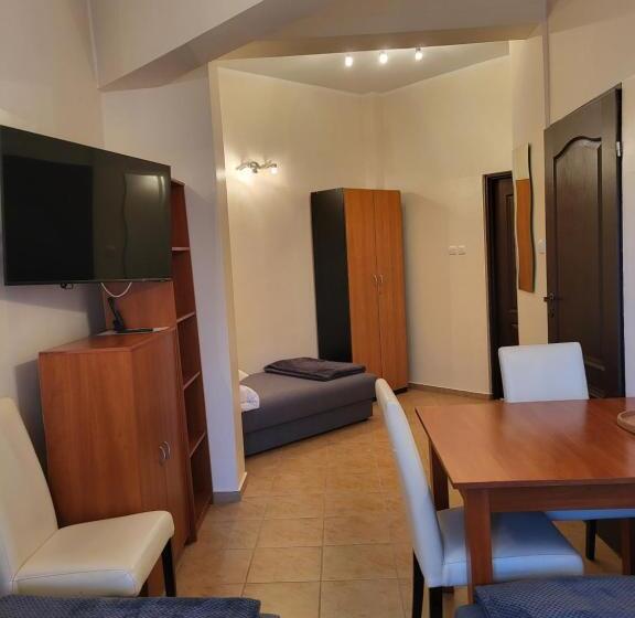 חדר בסיסי לשלושה, Ik Osir Lubawa