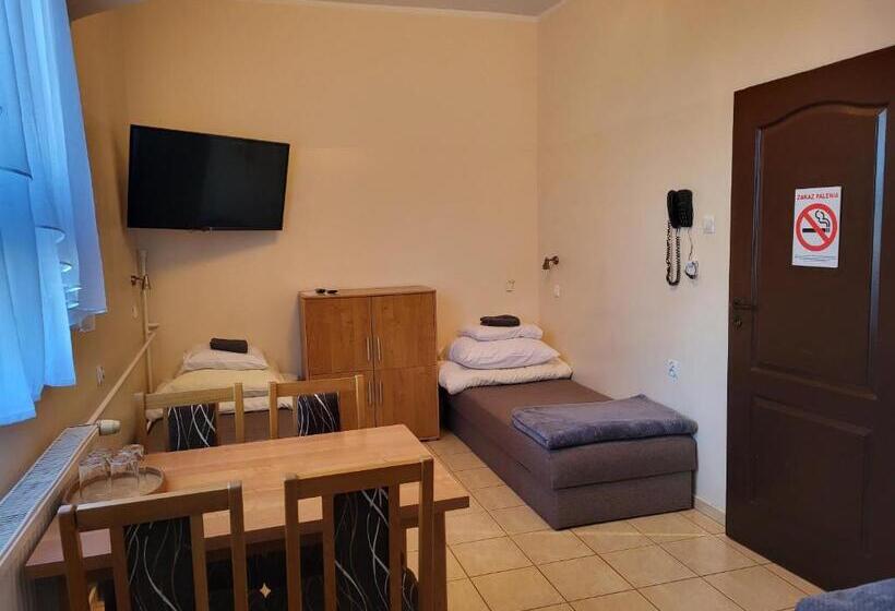 חדר סטנדרט לשלושה, Ik Osir Lubawa