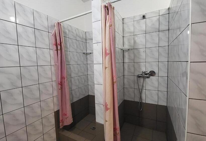 חדר בסיסי לשלושה, Ik Osir Lubawa