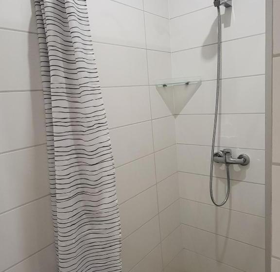 חדר בסיסי לשלושה, Ik Osir Lubawa