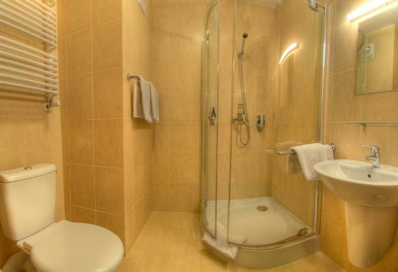 标准单人间, Luka