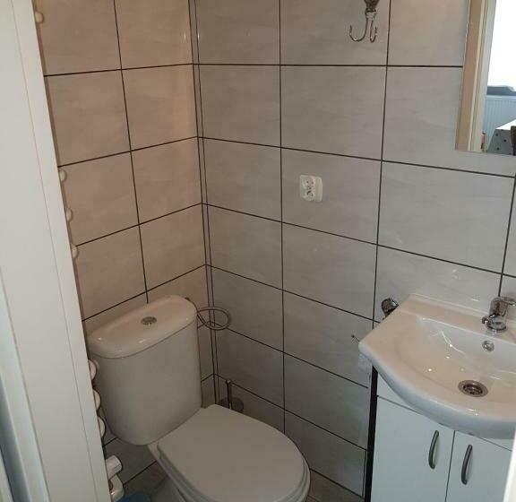 اتاق استاندارد سه نفره, Newland Wójtowicz