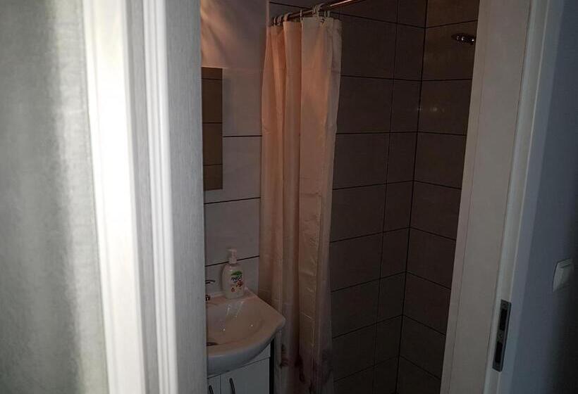 اتاق خانوادگی, Newland Wójtowicz