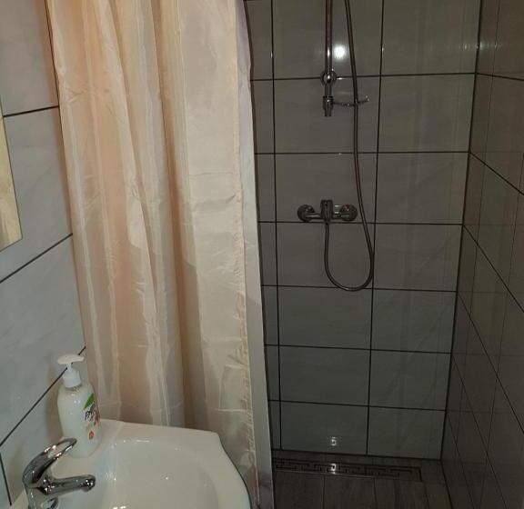 ファミリールーム, Newland Wójtowicz