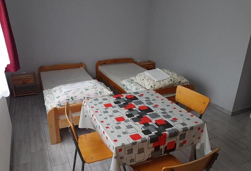 ファミリールーム, Newland Wójtowicz