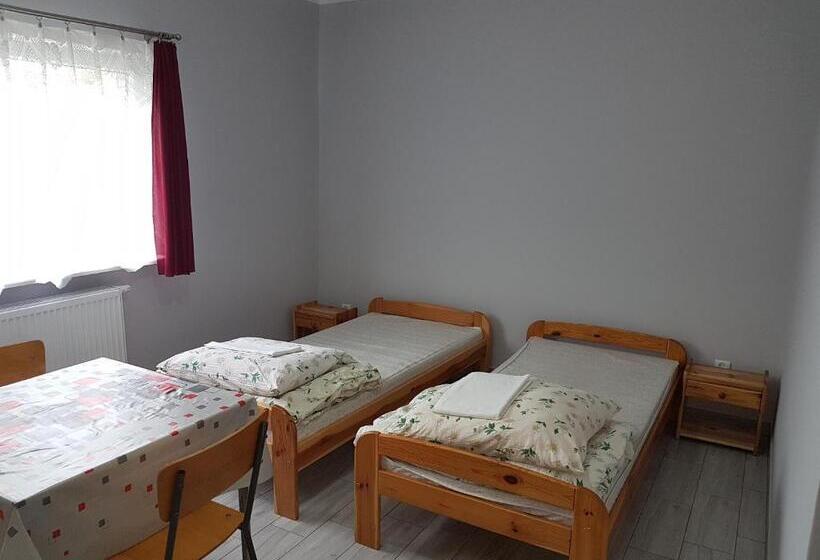 اتاق خانوادگی, Newland Wójtowicz