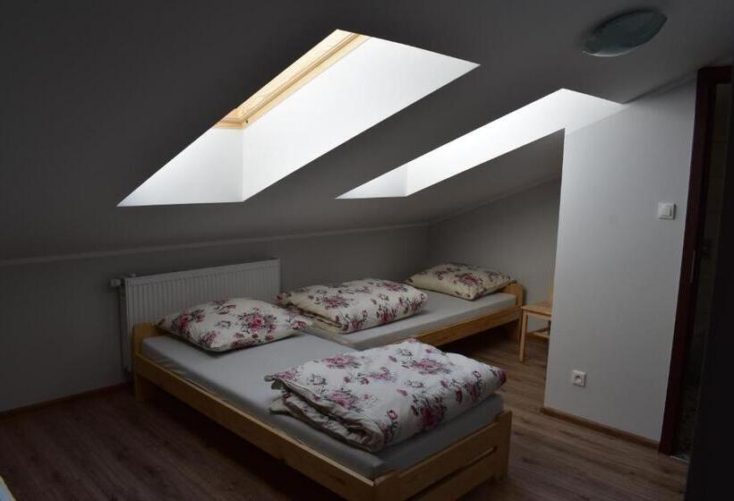 スタンダードトリプルルーム, Newland Wójtowicz