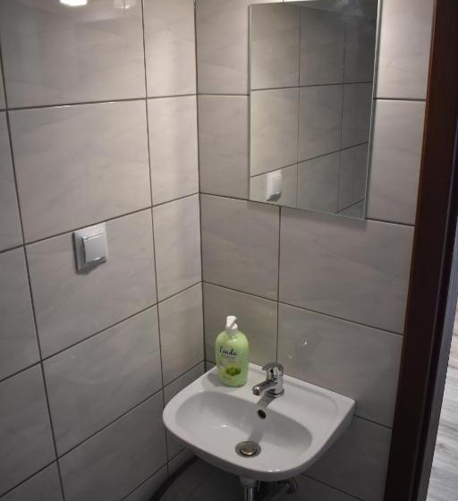 スタンダード4人部屋, Newland Wójtowicz