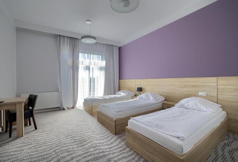 חדר סטנדרט לשלושה עם מרפסת, Nova Stodola