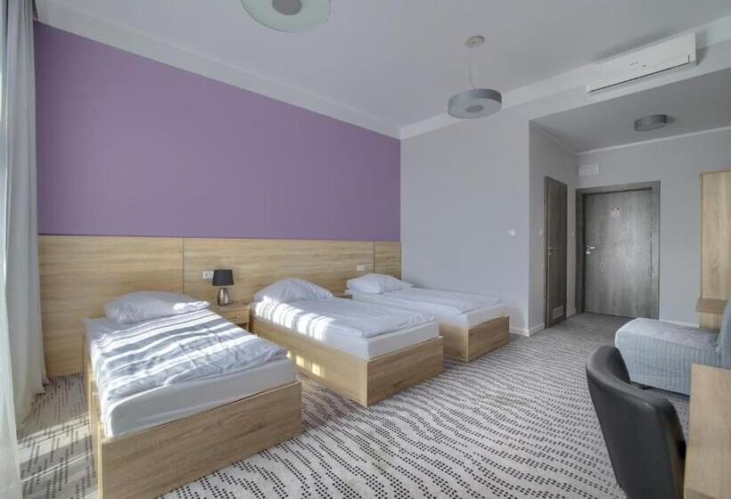 חדר סטנדרט לשלושה עם מרפסת, Nova Stodola