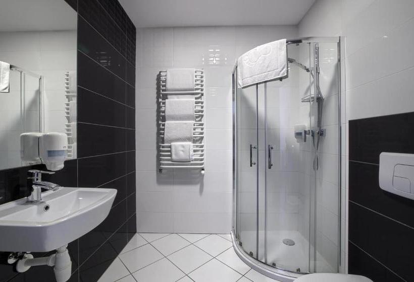 חדר סטנדרט לשלושה עם מרפסת, Nova Stodola