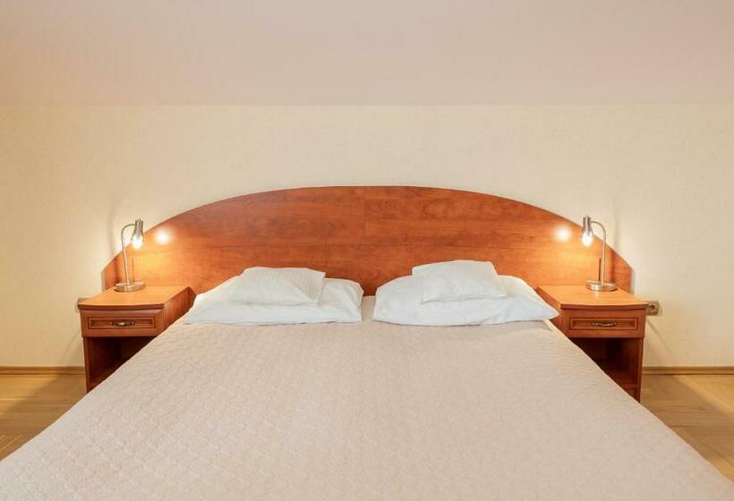 스탠다드 스튜디오, Reśliński