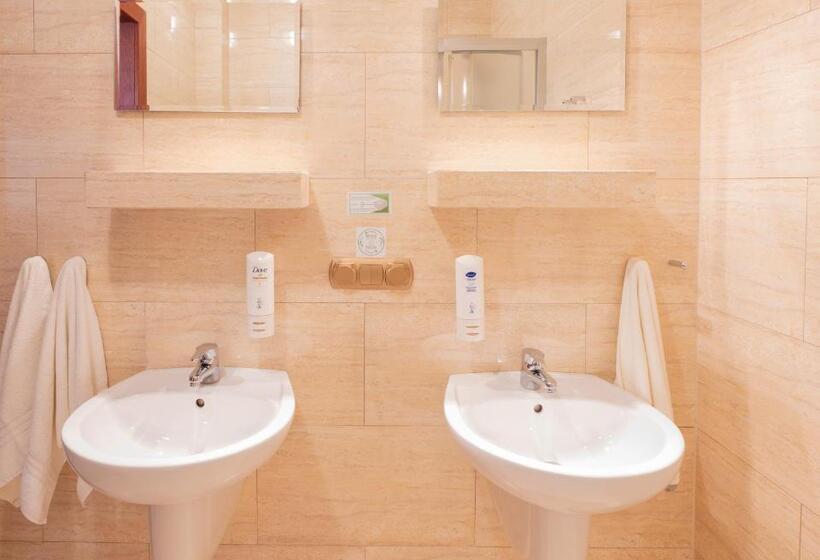 4인용 스탠다드 룸, Reśliński