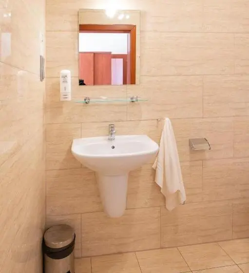 Standard-huone, Reśliński