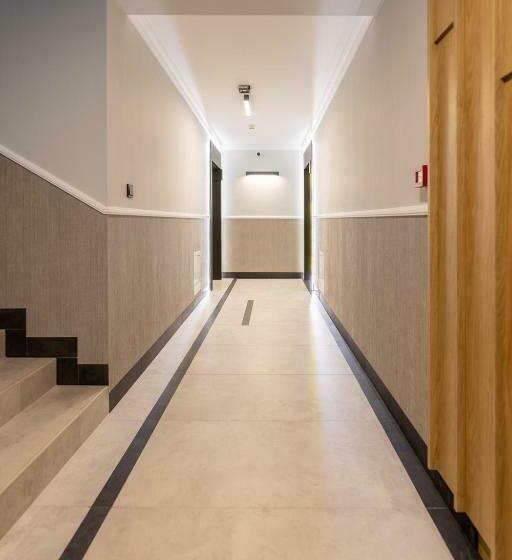 1 Bedroom Apartment Lake View, Leeloo