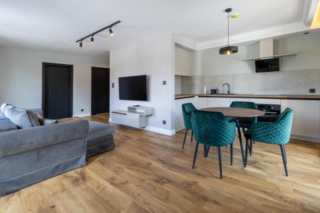 バルコニー付き１ベッドルームアパートメント, Leeloo