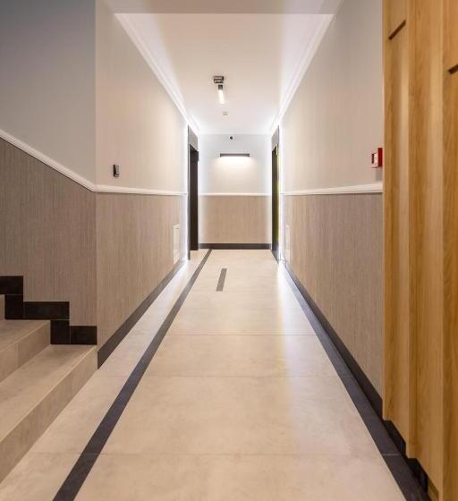 バルコニー付き１ベッドルームアパートメント, Leeloo