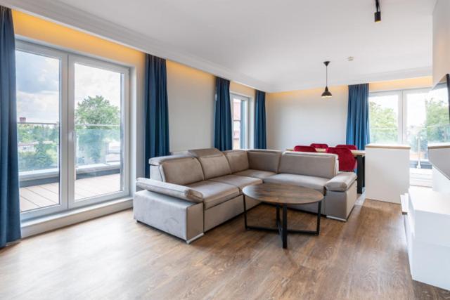 バルコニー付き１ベッドルームアパートメント, Leeloo