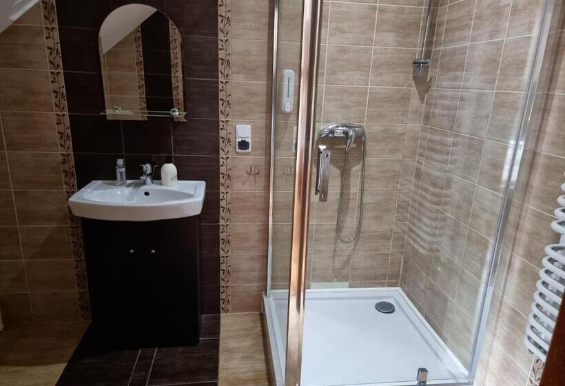 غرفة قياسية, Dębowa Dziupla