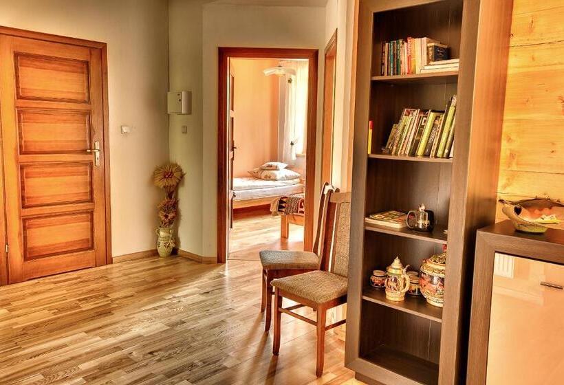 شقة غرفة نوم واحدة بالطابق الأرضى, Dębowa Dziupla