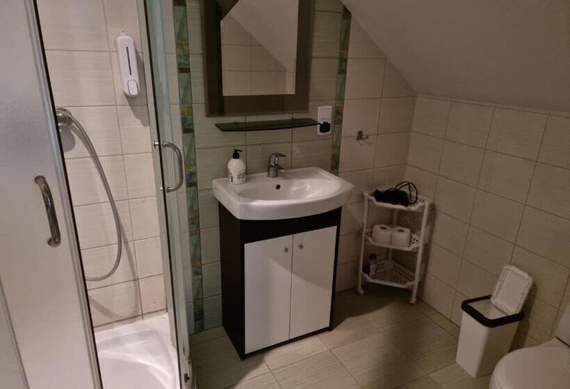 غرفة كلاسيكية ثلاثية, Dębowa Dziupla