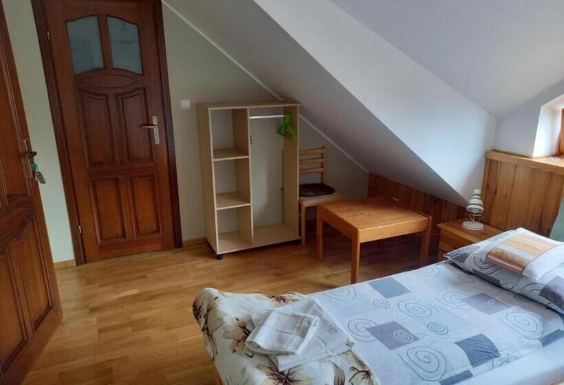 غرفة كلاسيكية ثلاثية, Dębowa Dziupla