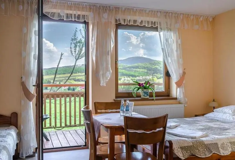 Standard Neljän Hengen Huone Parveke, Pokoje Gościnne Pod Wysotą