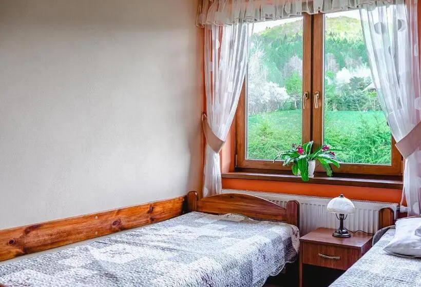 Standard Neljän Hengen Huone, Pokoje Gościnne Pod Wysotą