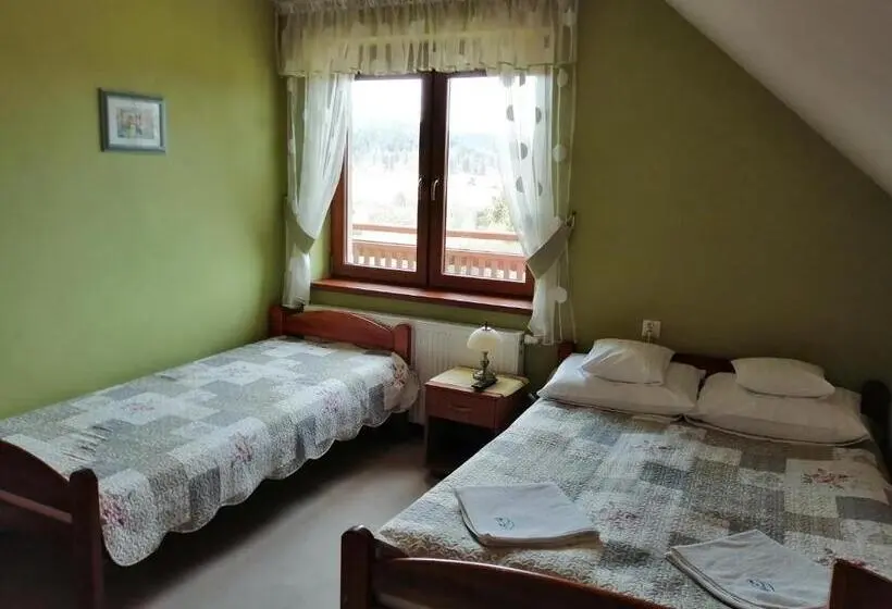 Standard Neljän Hengen Huone, Pokoje Gościnne Pod Wysotą