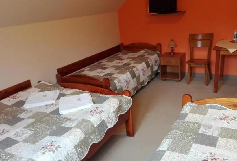 Standard Neljän Hengen Huone, Pokoje Gościnne Pod Wysotą