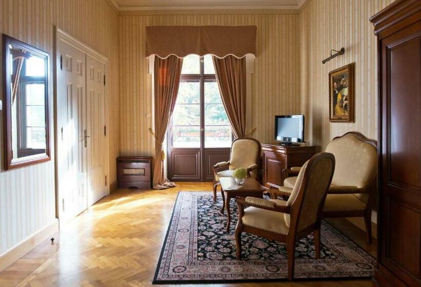 جناح, Pałac Wiejce