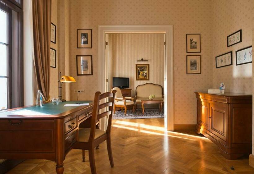 جناح, Pałac Wiejce