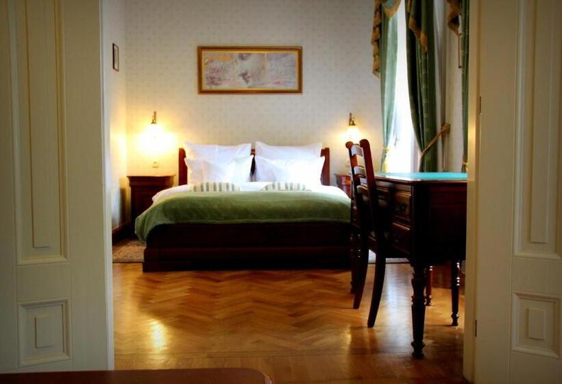 جناح, Pałac Wiejce