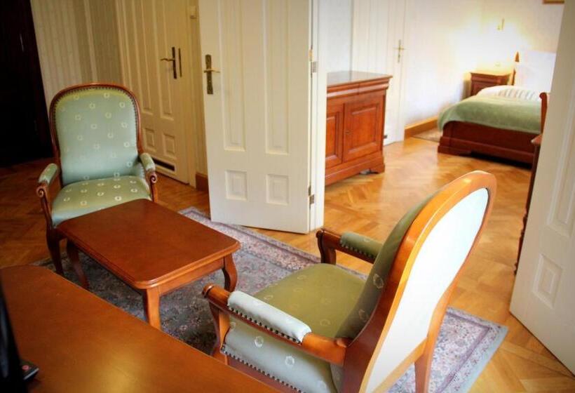 جناح, Pałac Wiejce