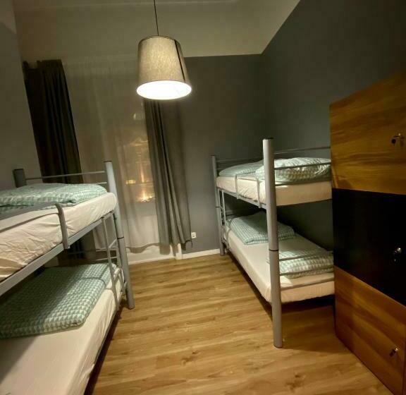 חדר משפחתי, Sky Hostel