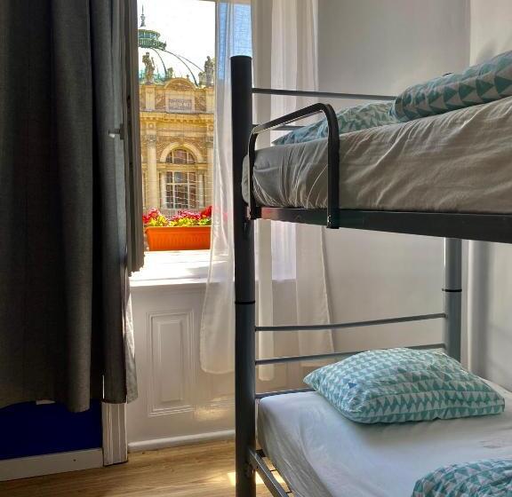 חדר סטנדרט חדר אמבטיה משותף, Sky Hostel