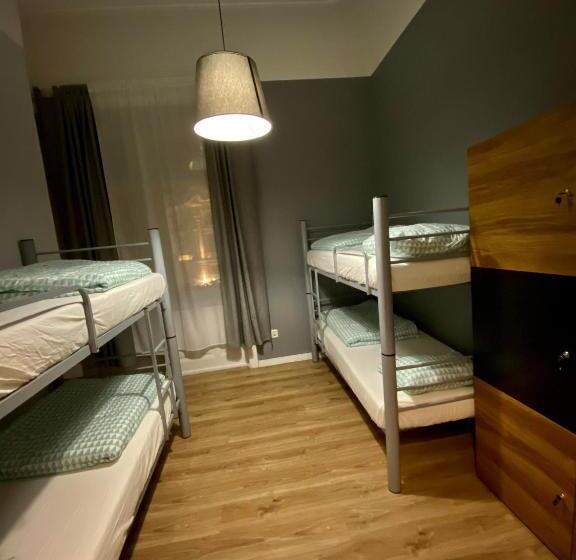 חדר סטנדרט חדר אמבטיה משותף, Sky Hostel