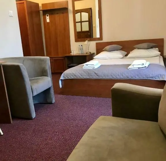 スタンダード4人部屋, Ik Polonia