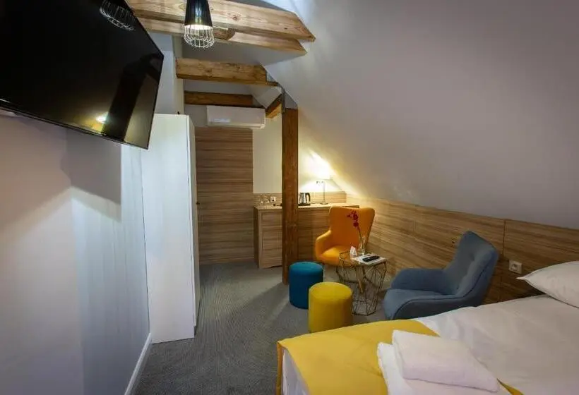 ファミリーステューディオ, Aparthotel Jurowiecka 60