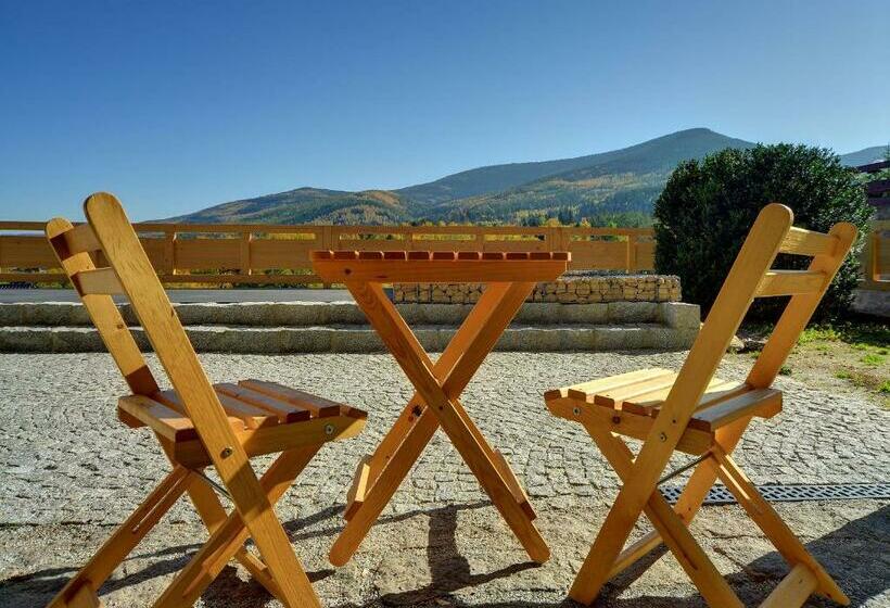 标准三人间, Dom Górski