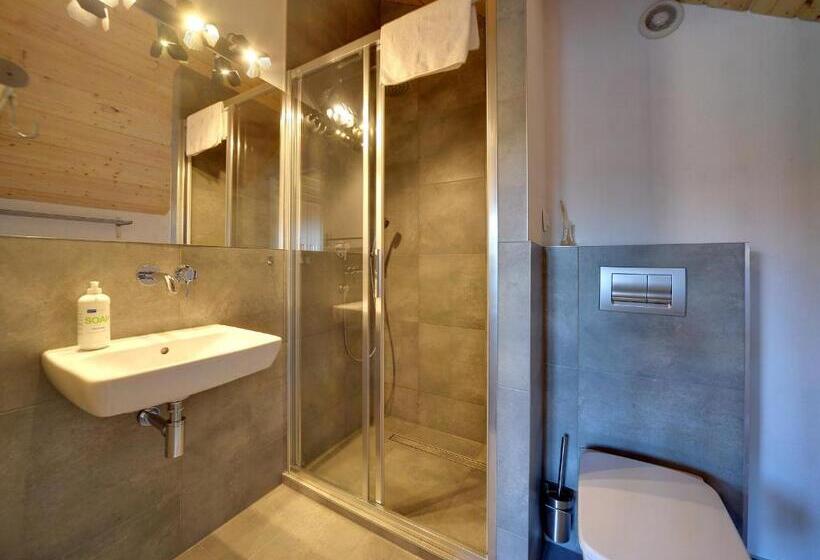 带阳台的三人标准间, Dom Górski