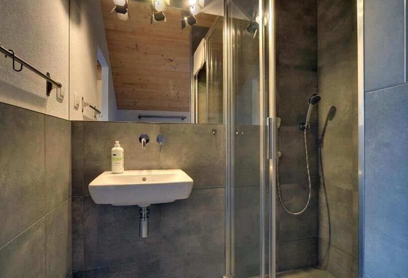 带阳台的三人标准间, Dom Górski