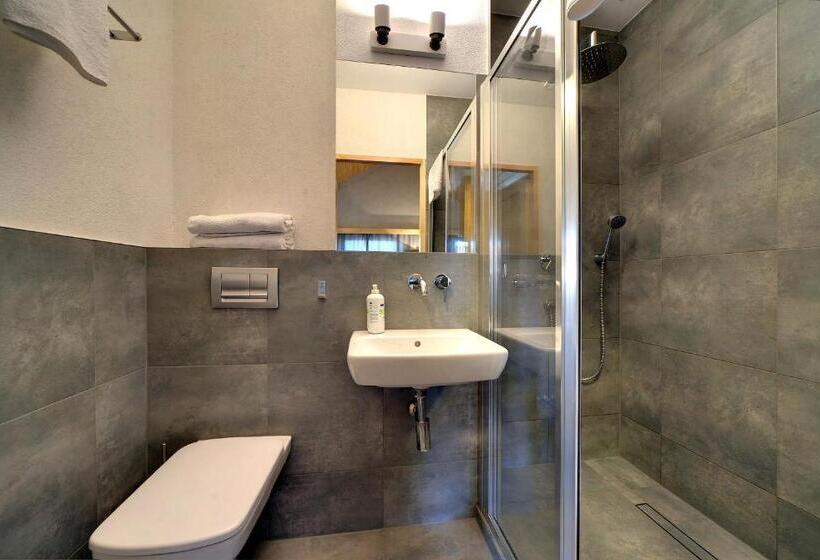 四人高级间, Dom Górski