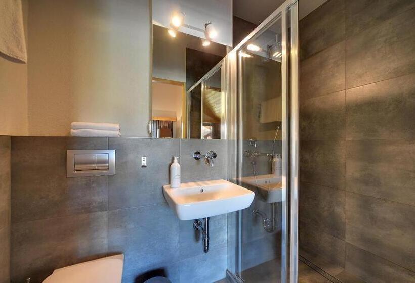 四人高级间, Dom Górski