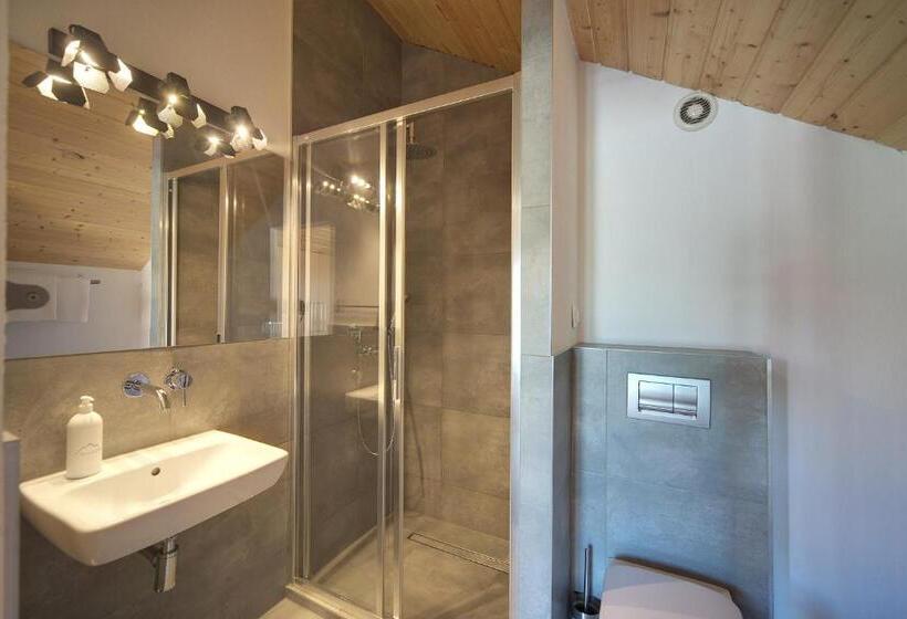 带阳台的三人标准间, Dom Górski