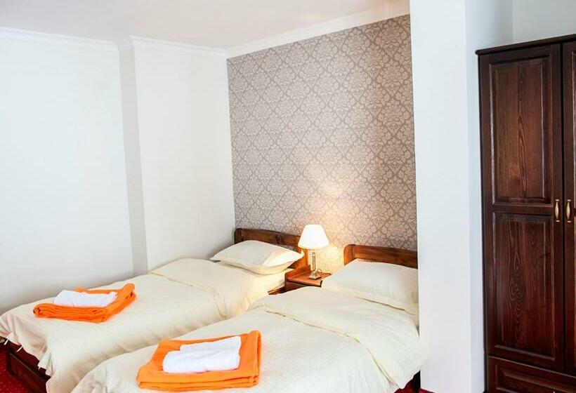 חדר דלוקס, Dworek Szwajcaria