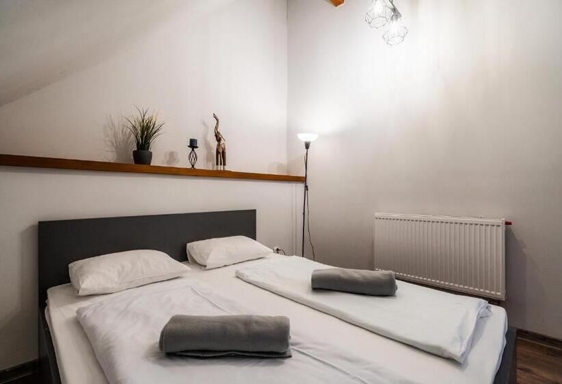 スタンダードスタジオ, Pokoje Gościnne Szy & Mon