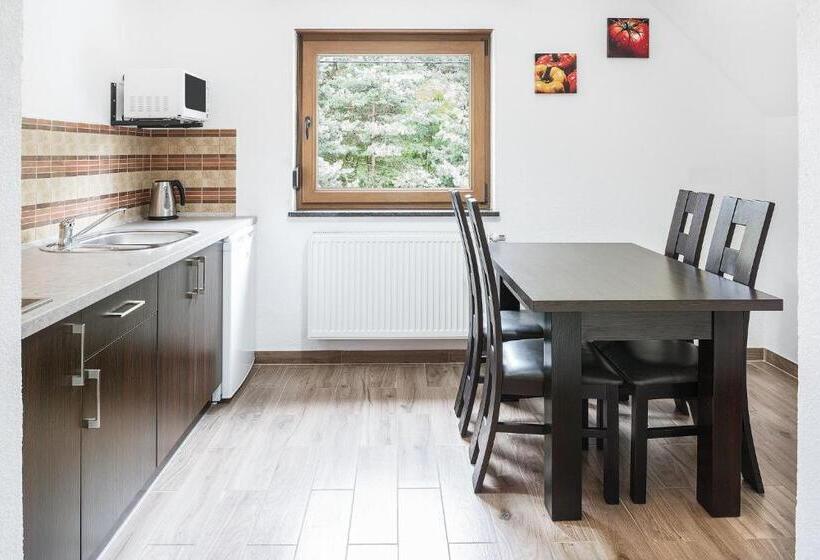 דירה בת חדר שינה 1 עם מרפסת, Resort Pod Lasem