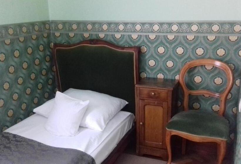 اتاق استاندارد سه نفره, Willa Kraj