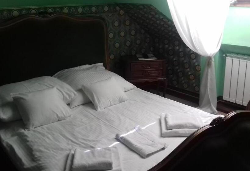 اتاق عادی, Willa Kraj